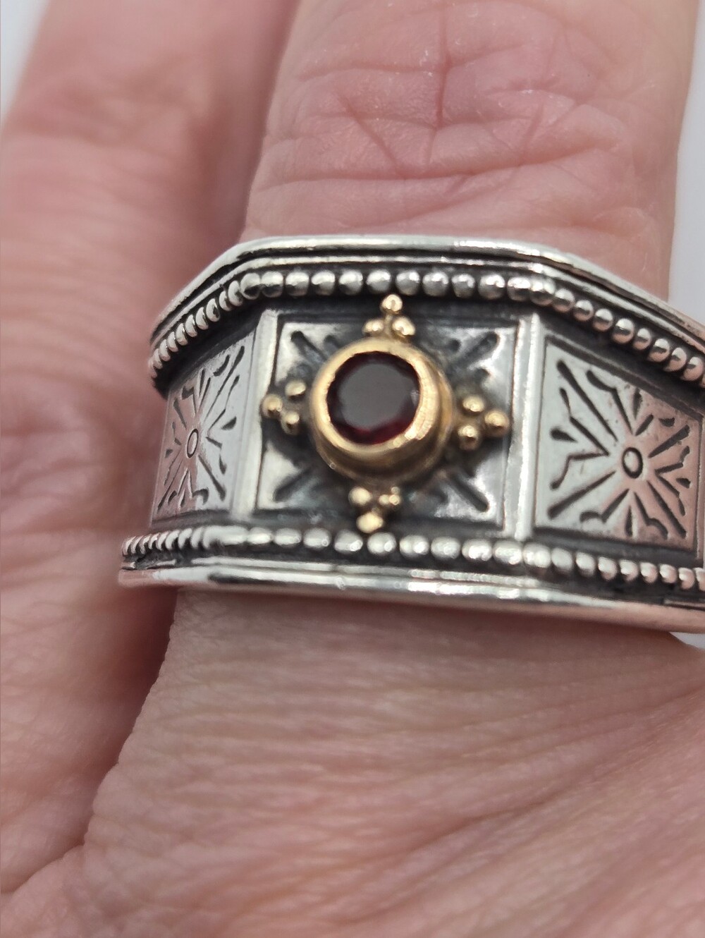 Gerochristo Sterling & 18k Wide Tapered Band Ring With Garnet Size 6.5 - Picture 2 of 6